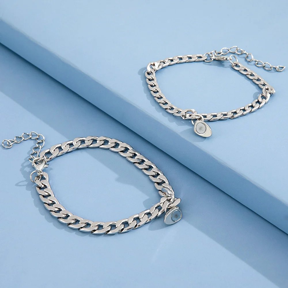 Stainless steel couple Bracelet simple and fashionable heart-shaped magnet attractive men's and women's hand jewelry set