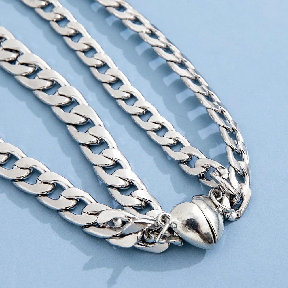 Stainless steel couple Bracelet simple and fashionable heart-shaped magnet attractive men's and women's hand jewelry set