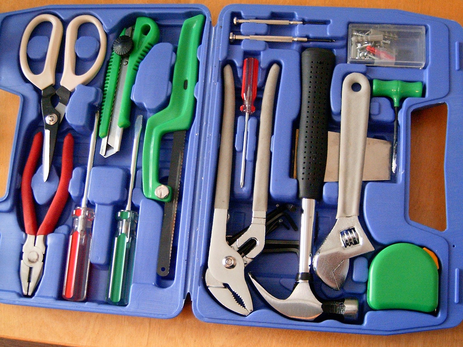 Caja de Herramientas Modular de Aluminio con Compartimentos Extensibles